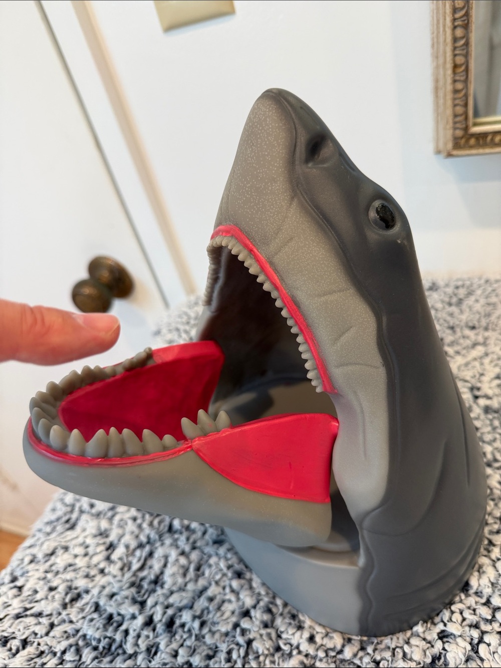 Jaws special edition popcorn bucket replica - hard rubber - good quality